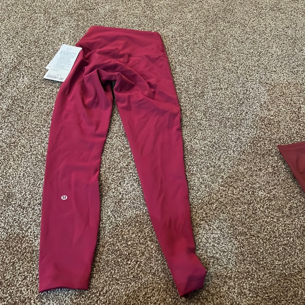 NWT lululemon pomegranate 25 inch size 2 leggings
